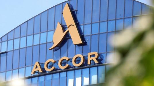 Accor poursuit sa diversification