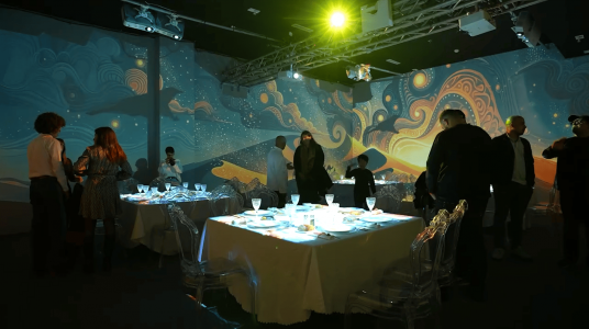 Quand la projection immersive sublime l'expérience gastronomique au Maroc